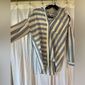 NWT Urban Daizy Button Up